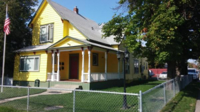 Maple Leaf Manor Suites